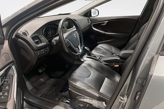 Volvo V40 Cross Country 12 of 30