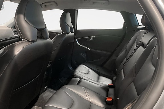 Volvo V40 Cross Country 13 of 30