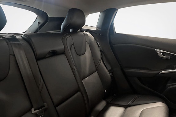 Volvo V40 Cross Country 20 of 30