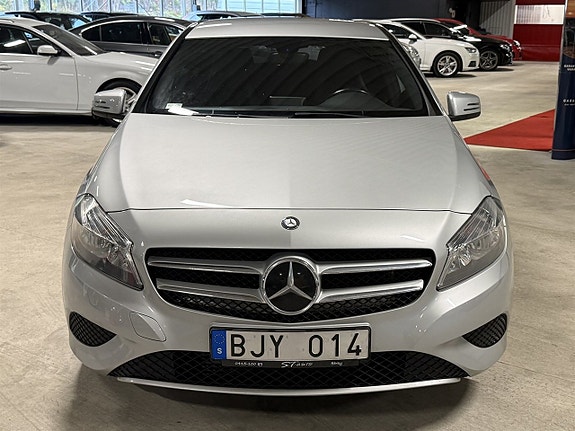 Mercedes-Benz A180 2 of 9