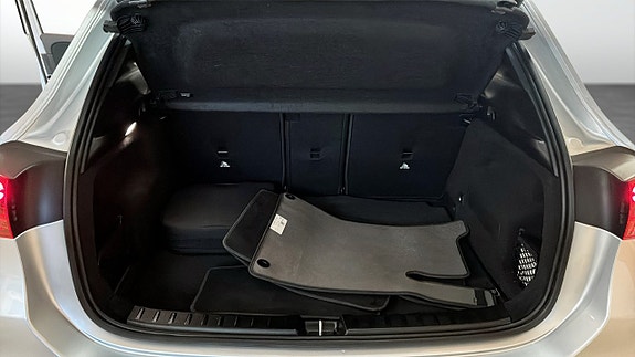 Mercedes-Benz GLA 250 e 14 of 15