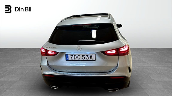Mercedes-Benz GLA 250 e 5 of 15