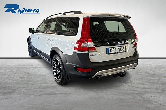 Volvo XC70 2 of 30