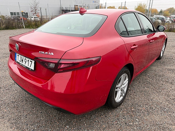 Alfa Romeo Giulia 5 of 12