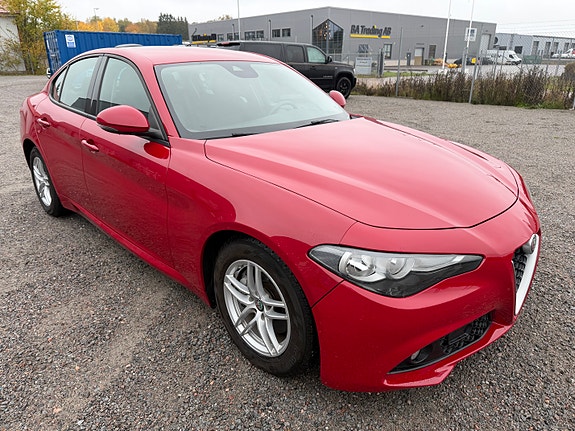 Alfa Romeo Giulia 4 of 12