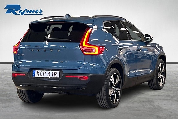 Volvo EX40 7 of 15