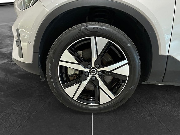 Volvo EX40 9 of 12