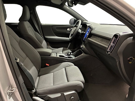 Volvo EX40 4 of 12