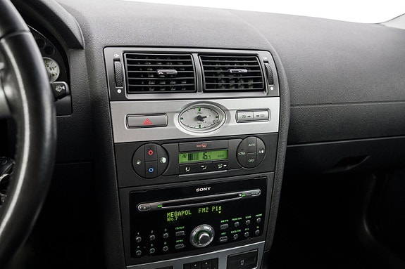 Ford Mondeo 14 of 26