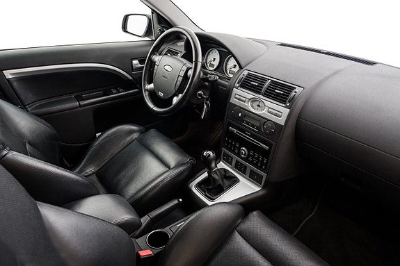 Ford Mondeo 20 of 26