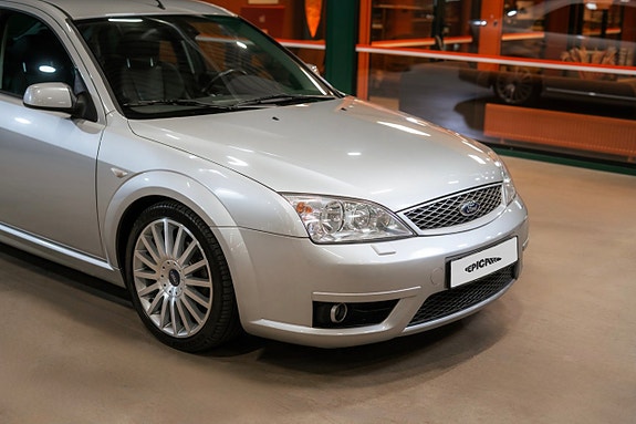 Ford Mondeo 2 of 26