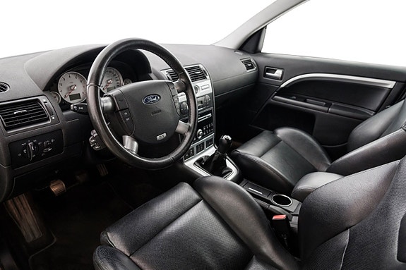 Ford Mondeo 10 of 26