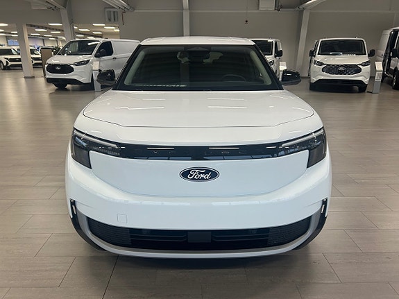 Ford Explorer 3 of 13