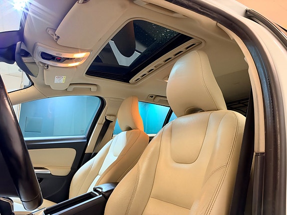 Volvo V60 11 of 26