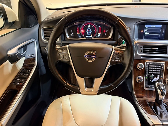 Volvo V60 8 of 26
