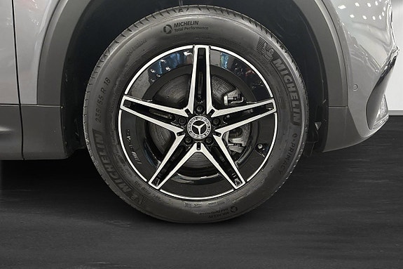 Mercedes-Benz EQB250+ 11 of 27