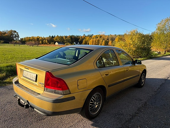 Volvo S60 3 of 5