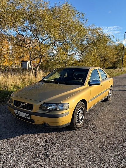 Volvo S60 2 of 5