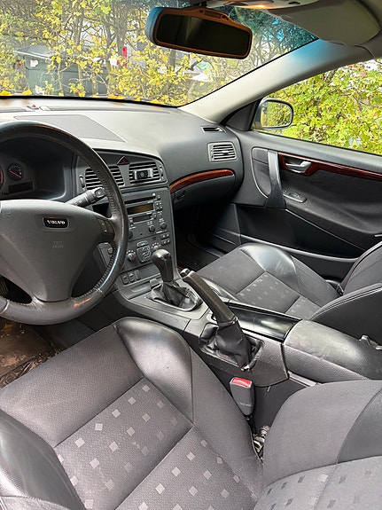 Volvo S60 4 of 5