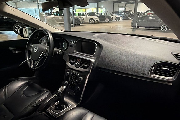 Volvo V40 9 of 18