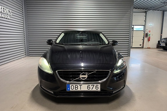 Volvo V40 2 of 18