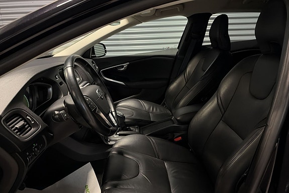 Volvo V40 15 of 18