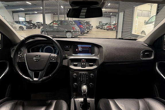 Volvo V40 8 of 18