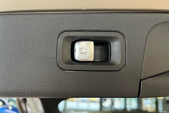 Mercedes-Benz GLC 300 e 16 of 22