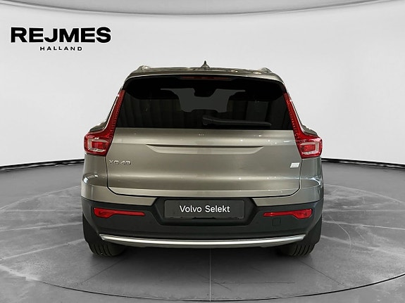 Volvo XC40 7 of 14