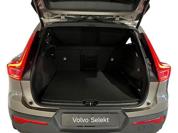 Volvo XC40 13 of 14