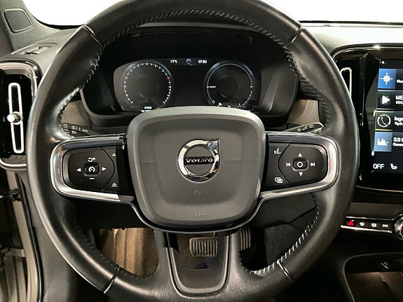Volvo XC40 10 of 14