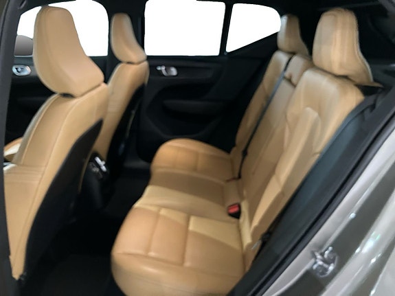 Volvo XC40 6 of 14