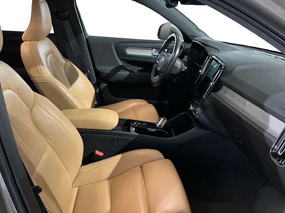 Volvo XC40 4 of 14