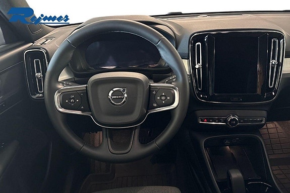 Volvo XC40 17 of 29