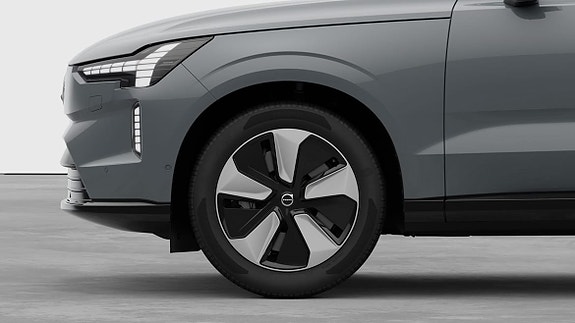 Volvo EX90 2 of 26