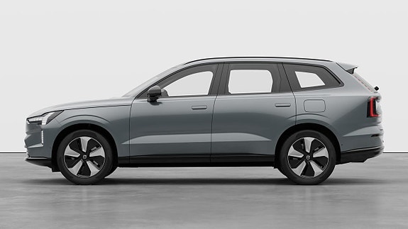 Volvo EX90 11 of 26
