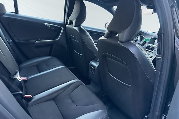 Volvo V60 11 of 23