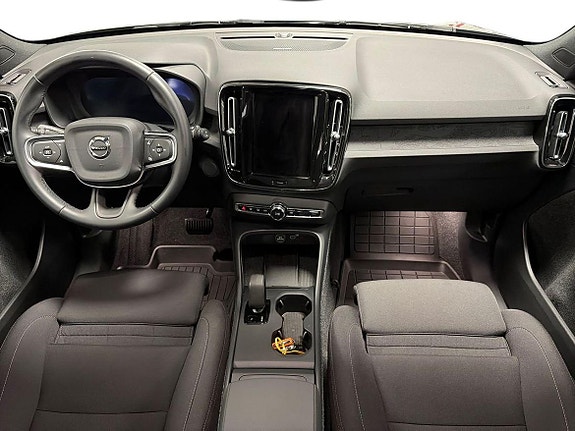 Volvo EX40 14 of 29