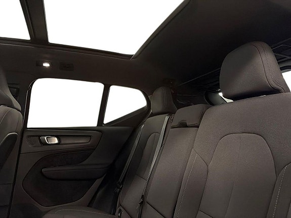 Volvo EX40 22 of 29