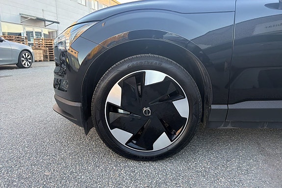 Volvo EX30 12 of 19