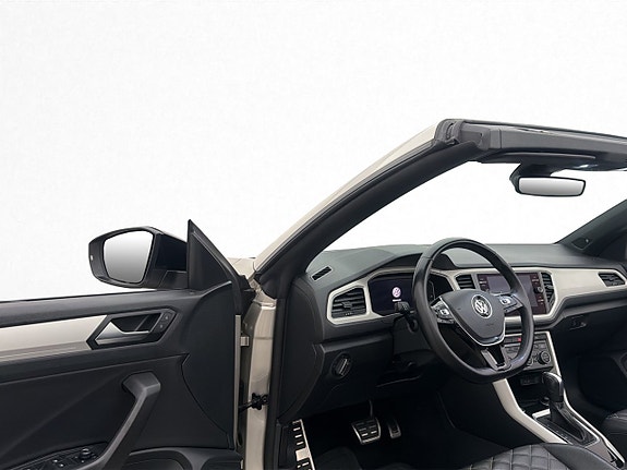 Volkswagen T-Roc 13 of 30