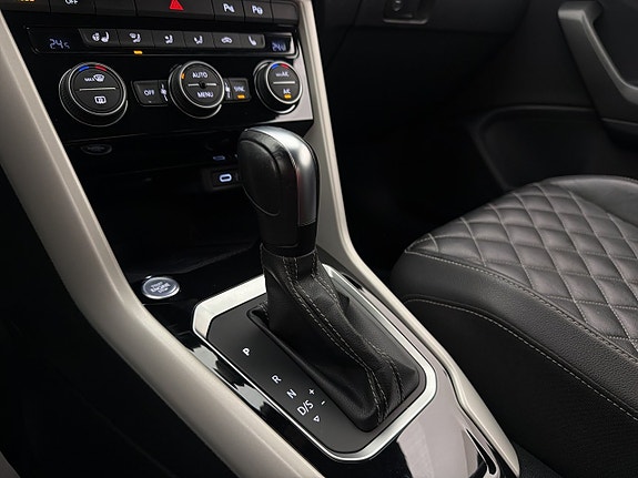 Volkswagen T-Roc 29 of 30