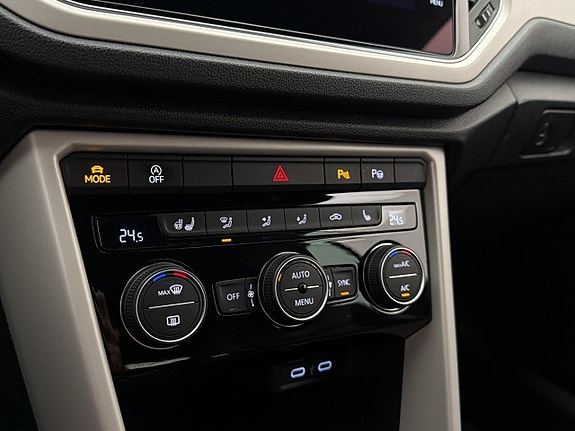 Volkswagen T-Roc 28 of 30