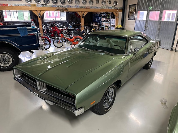 Dodge Charger 8 of 22