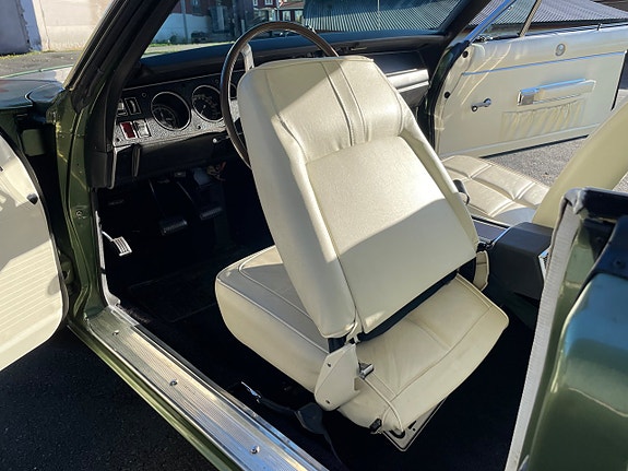 Dodge Charger 14 of 22