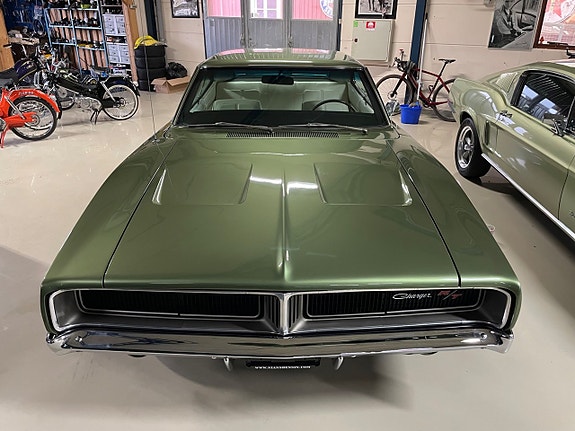 Dodge Charger 9 of 22