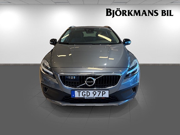 Volvo V40 Cross Country 2 of 14