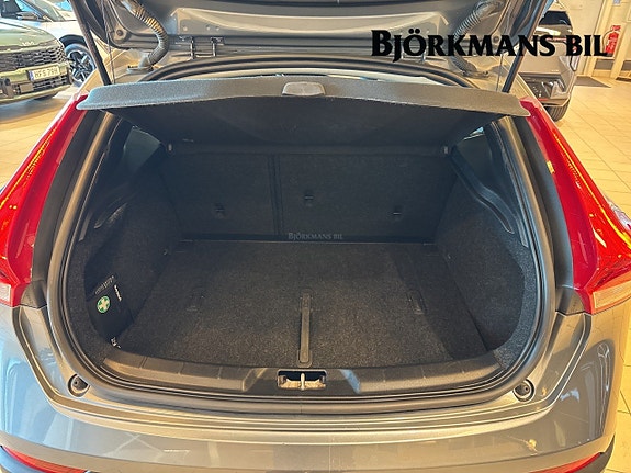 Volvo V40 Cross Country 14 of 14