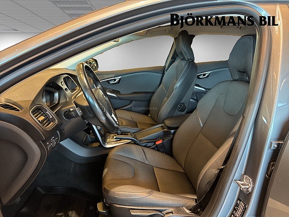 Volvo V40 Cross Country 8 of 14