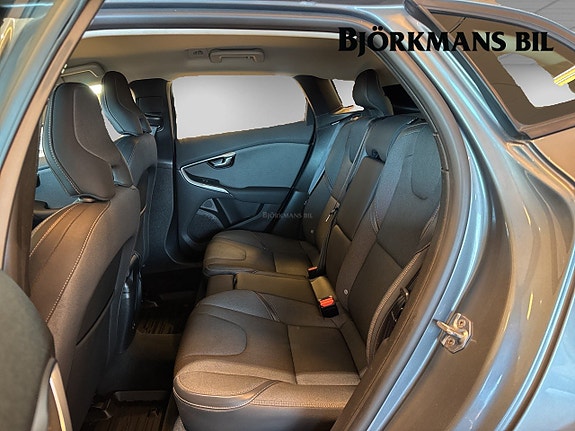 Volvo V40 Cross Country 9 of 14
